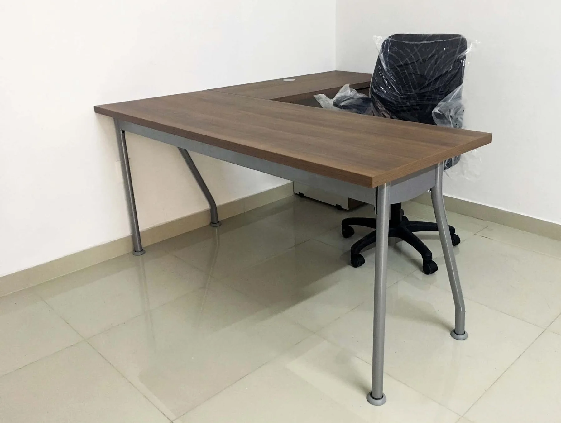 Escritorios en L — proyecto Cromadora PTP