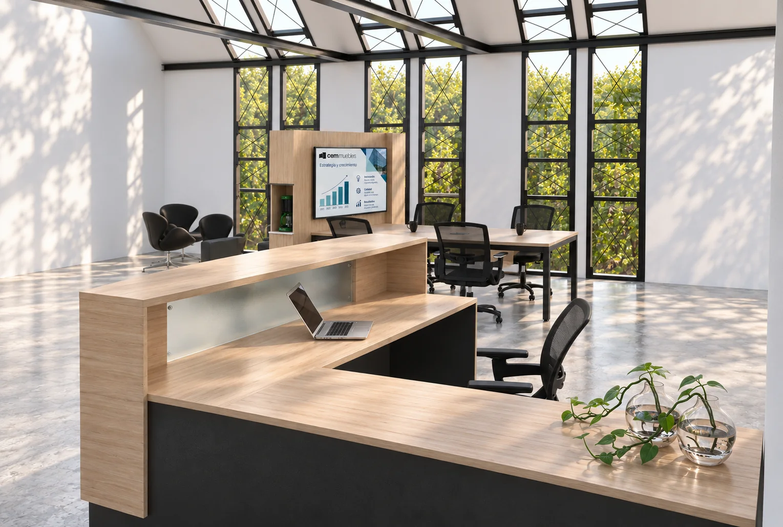 Recepción S-28 en L con mostrador en tono madera y cristal esmerilado; al fondo, mesa de juntas Quadra Enlace