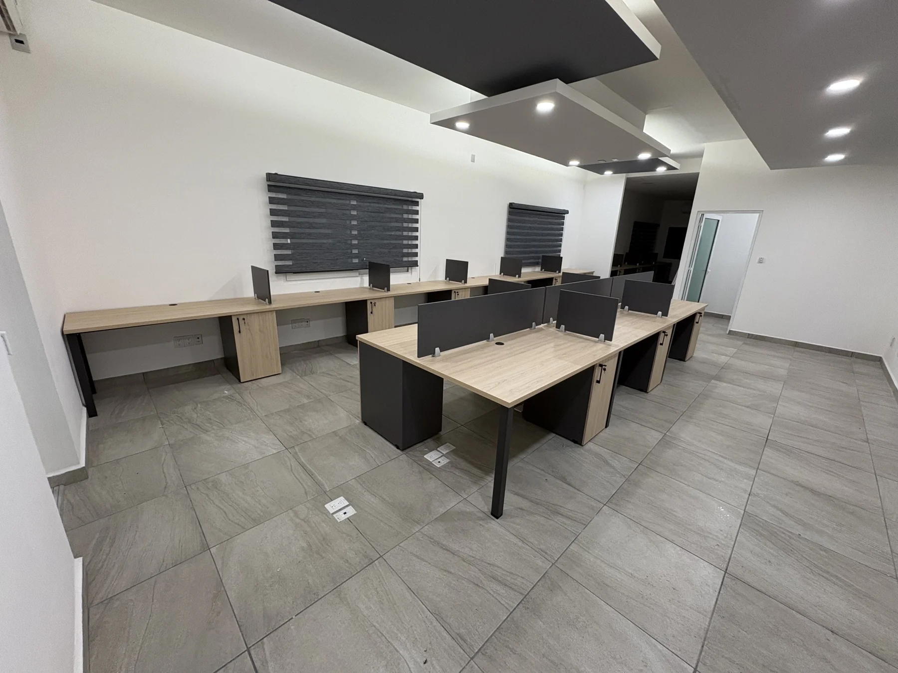 Oficinas y estaciones de trabajo — proyecto Tractozone